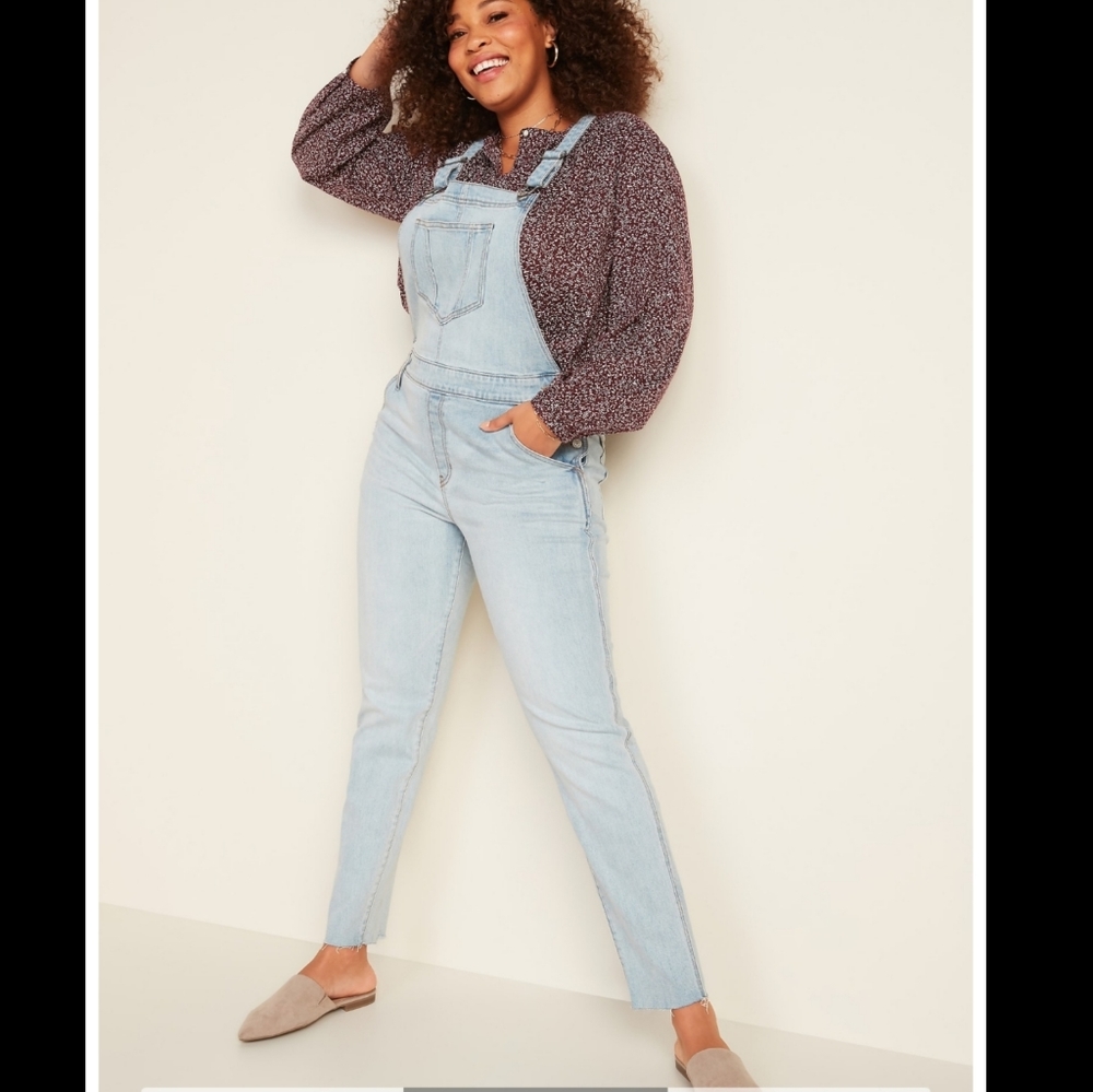 ❤️ Adorable Light Wash Denim Overalls Old Navy 18
